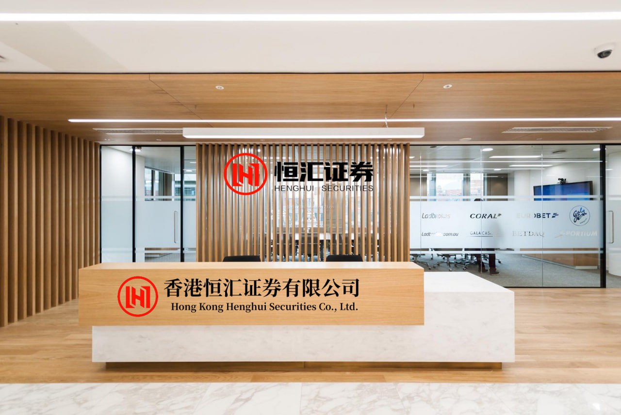 富途证券官网 新款极狐阿尔法S5官图：外观简单但不失大气，动力可选增程or纯电